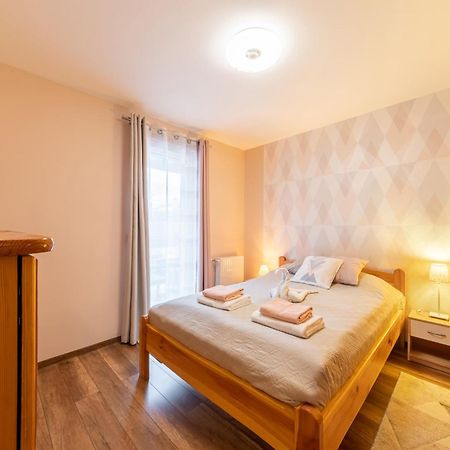 Center Budget Apartment Inside Free Parking Self Check-In Free Streaming Ac Balcony Budapest Bagian luar foto