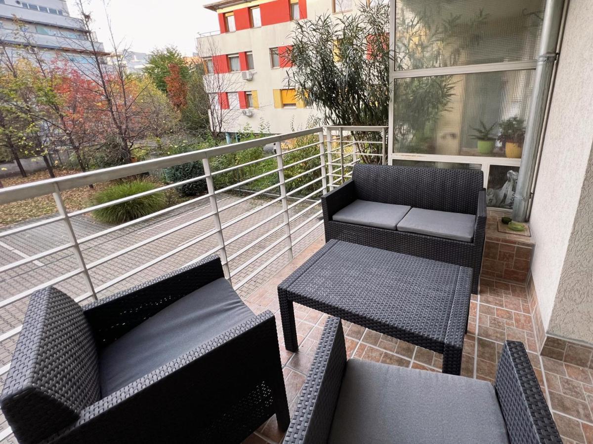 Center Budget Apartment Inside Free Parking Self Check-In Free Streaming Ac Balcony Budapest Bagian luar foto