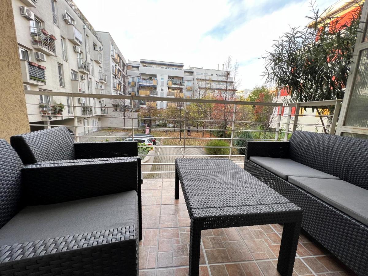 Center Budget Apartment Inside Free Parking Self Check-In Free Streaming Ac Balcony Budapest Bagian luar foto