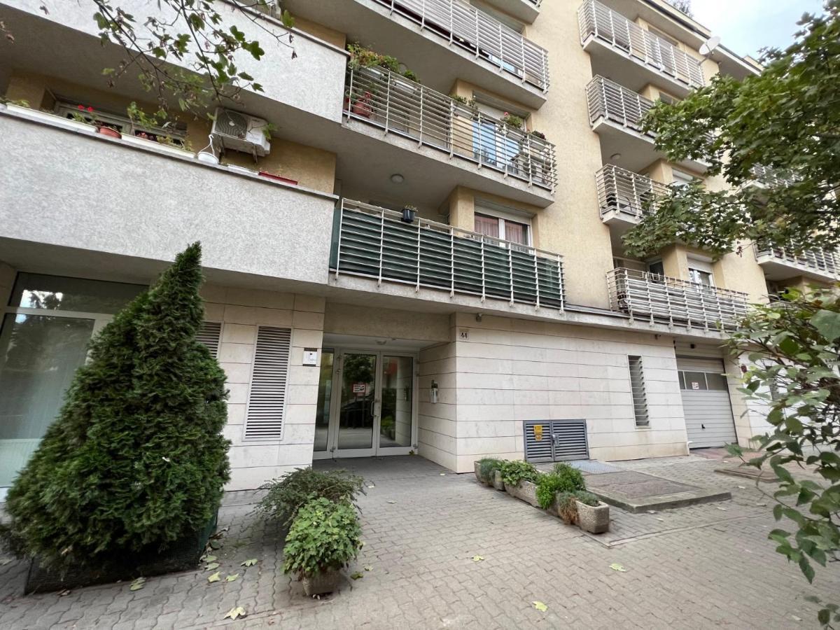 Center Budget Apartment Inside Free Parking Self Check-In Free Streaming Ac Balcony Budapest Bagian luar foto