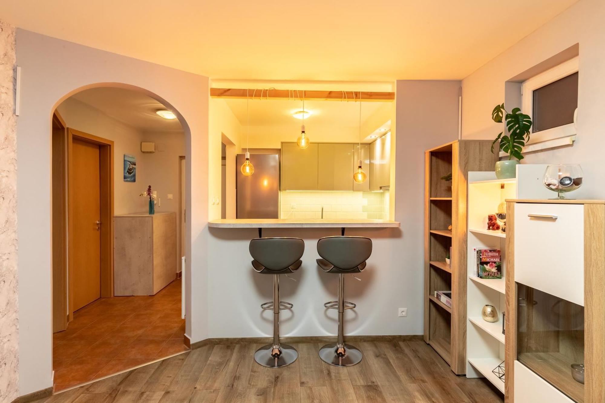 Center Budget Apartment Inside Free Parking Self Check-In Free Streaming Ac Balcony Budapest Bagian luar foto