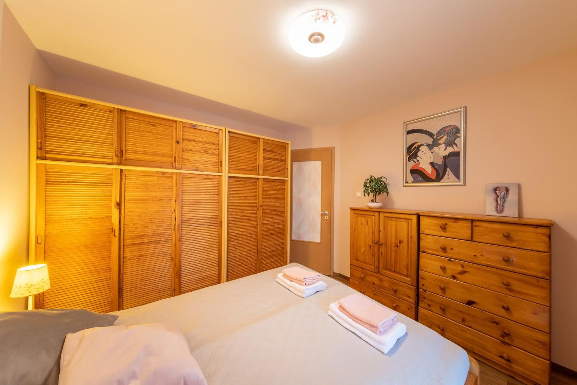 Center Budget Apartment Inside Free Parking Self Check-In Free Streaming Ac Balcony Budapest Bagian luar foto